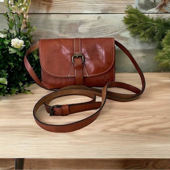 Patricia Nash Handbags - Patricia Nash 'Torri' Leather Crossbody Bag EUC